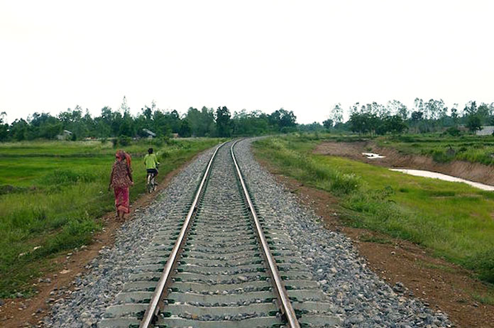160428-b2b---news---train-service-resumes-to-tourist's-delight_USE