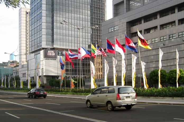 ASEAN_Nations_Flags_in_Jakarta_2_wasresize