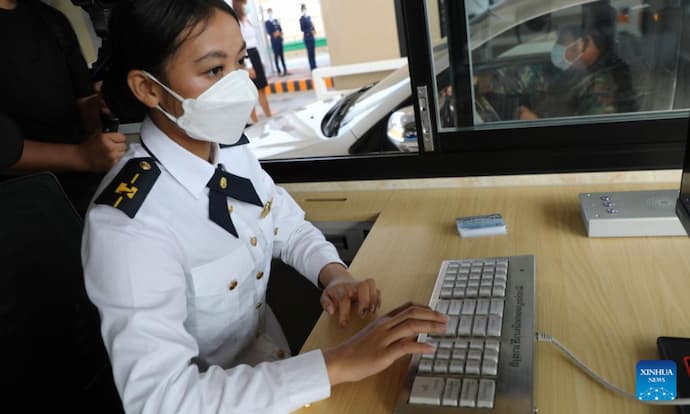 Phnom Penh-Preah Sihanouk Expressway Off to Safe Start