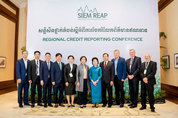 Senior officials and representatives of organizers at the Regional Credit Reporting Conference