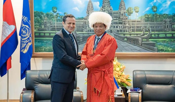 Muhammetnyyaz Mashalov, Ambassador of Turkmenistan to Cambodia, and Thong Khon, Cambodia Minister of Tourism in August 2023.