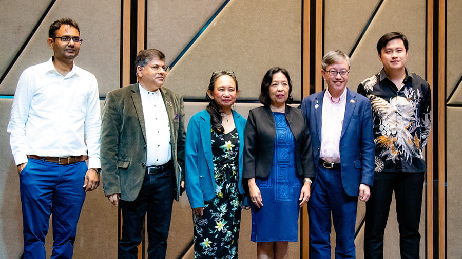 Presidents of InCham, PhilCham and the SCC, and the Ambassador of the Republic of Philippines to Cambodia