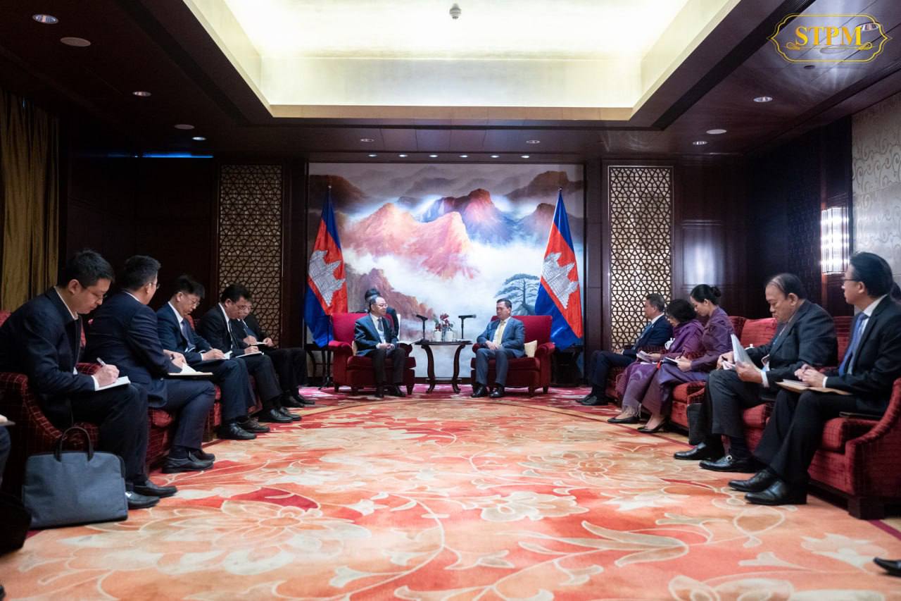 Hun Manet meeting with CRCC at the Belt and Road Summit