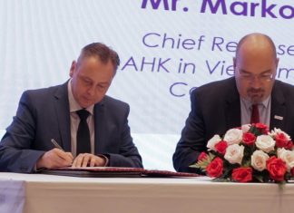 Tassilo Brinzer, EuroCham Cambodia Chairman, and Marko Walde, AHK Vietnam Chief Representative, sign an MoU at the ASEAN-Cambodia Business Summit 2023