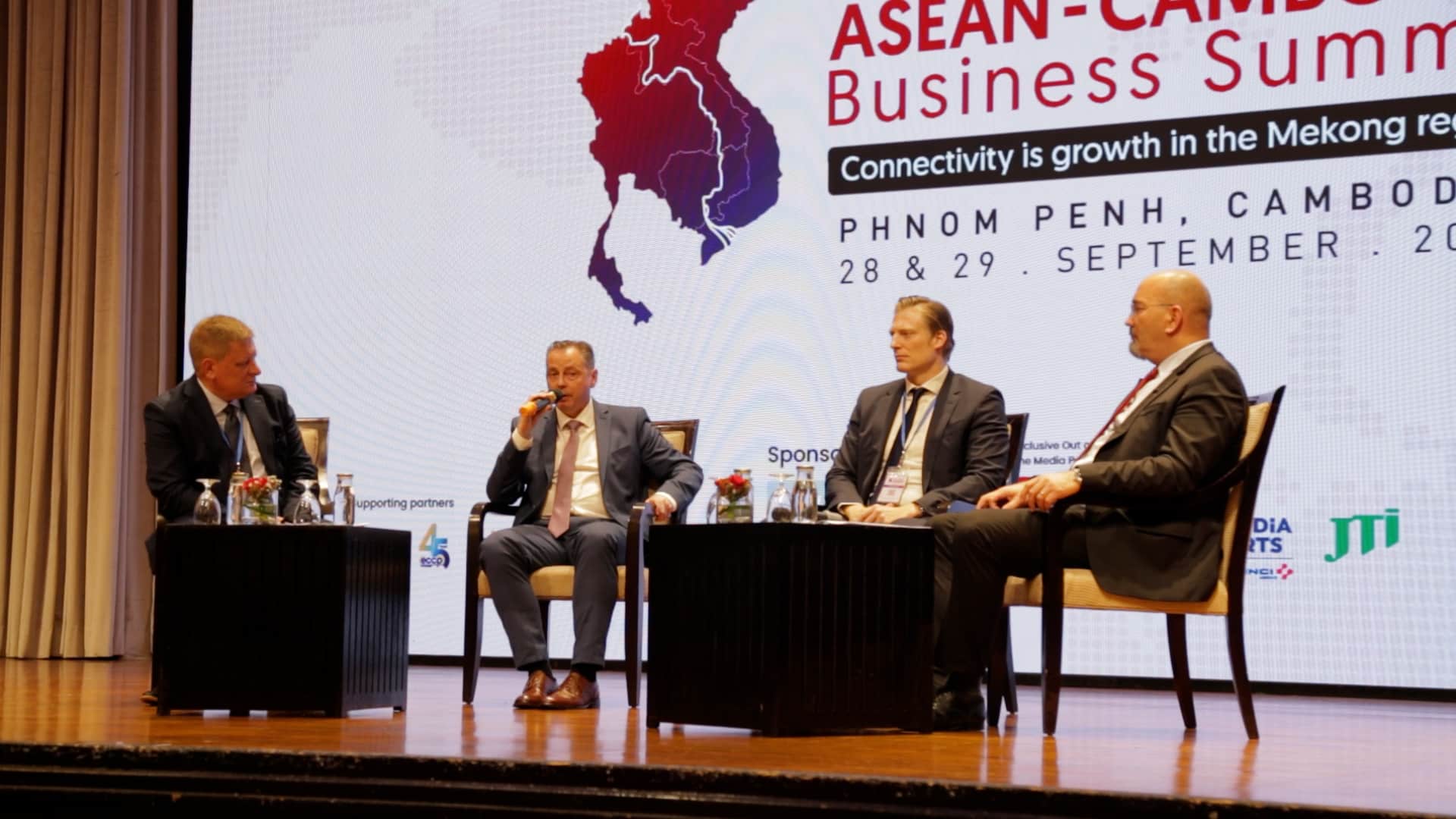 Panel discussion on improving regional connectivity at the ASEAN-Cambodia Business Summit