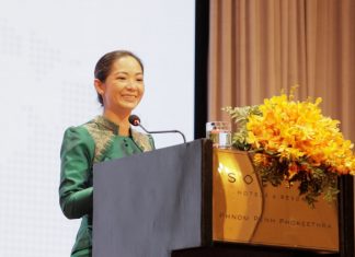 Minister of Commerce delivers opening remarks at ASEAN-Cambodia Business Summit