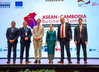 Minister of Commerce stands with British Ambassador, EuroCham Chairman and other distinguished guests at ASEAN-Cambodia Business Summit 2023