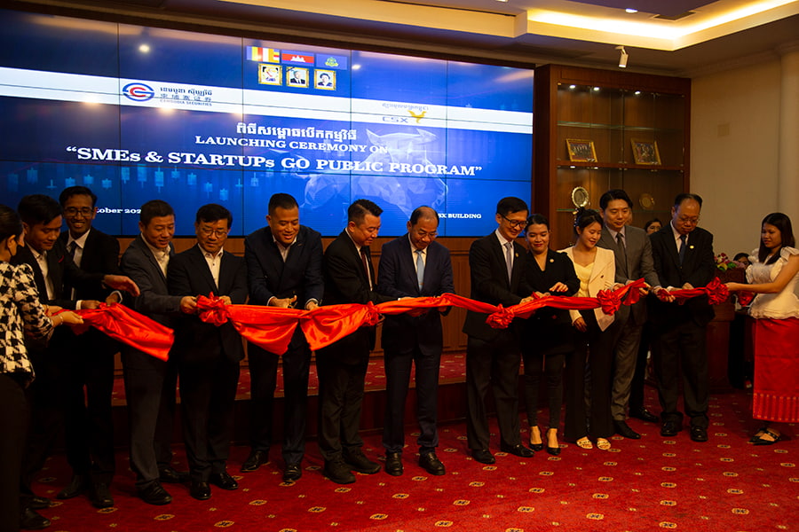 Ribbon cutting at the launch of the SMEs and Startups Go Public program