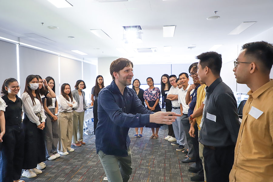 Masterclass participants engage in a group activity at the 'Incubators for Excellence' masterclass by Khmer Enterprise, Swisscontact and the University of St. Gallen