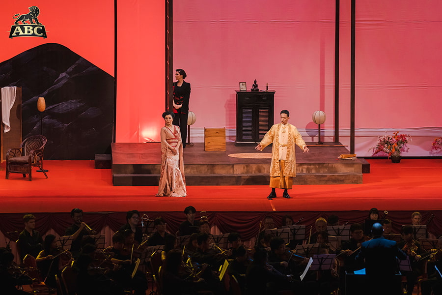 Yasko Fujii and Sethisak Khuon performing on stage at the premiere of Madama Butterfly at Koh Pich Theatre.